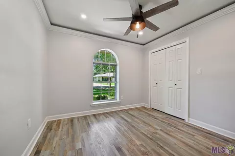8924 Shadow Bluff Ave, Denham Springs, LA 70726 photo 3