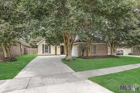 3948 Meadow Ridge Dr, Baton Rouge, LA 70817