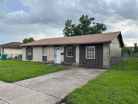 912 N Clark Ln, Westwego, LA 70094