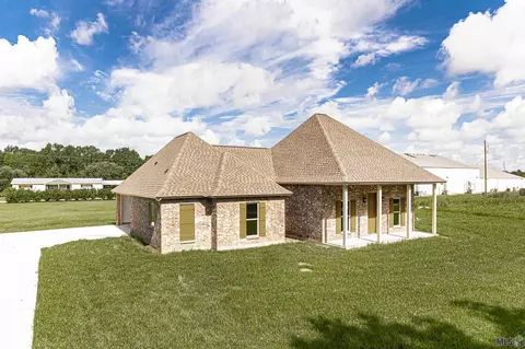 1562 Lamotte Ln, Port Allen, LA 70767