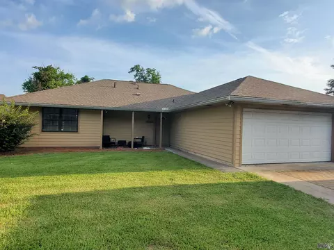 16042 Woodlawn Acres Ave, Baton Rouge, LA 70817