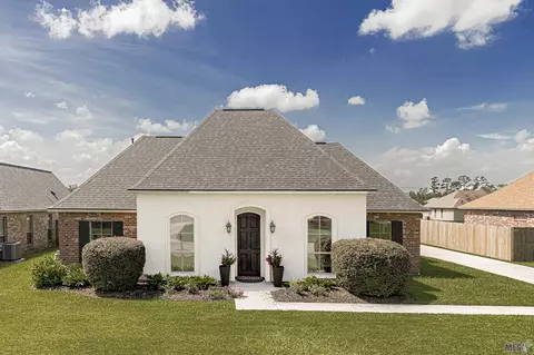 9122 Willow Point Dr, Denham Springs, LA 70726