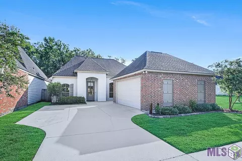 8137 Valencia Ct, Baton Rouge, LA 70820