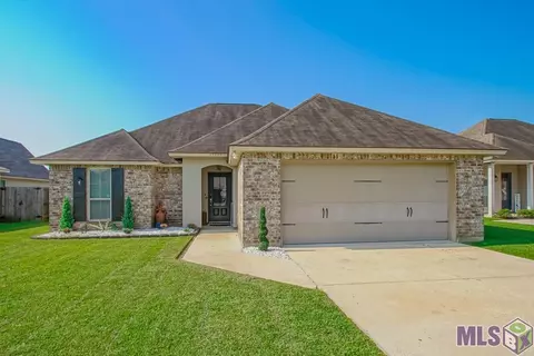 15002 Canyon Hill Dr, Walker, LA 70785