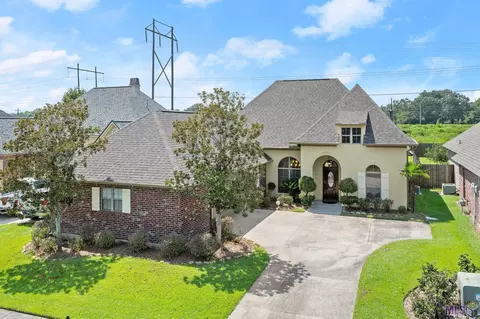 8874 Foxgate Dr, Baton Rouge, LA 70809