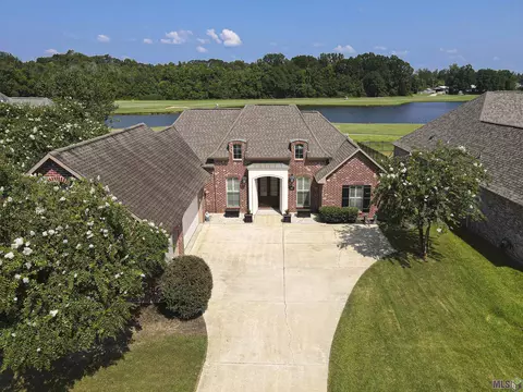 825 Fairwinds Ave, Zachary, LA 70791