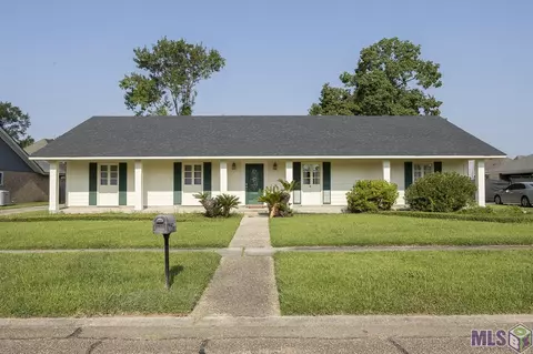 4726 Parkoaks Dr, Baton Rouge, LA 70816