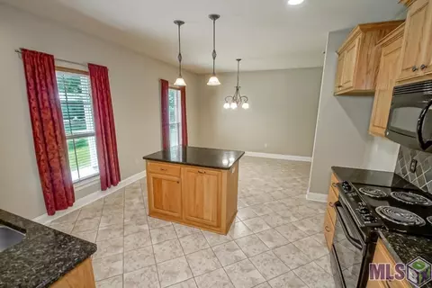 Kitchen - 29801 Park St, Walker, LA 70785 photo 2 of 3
