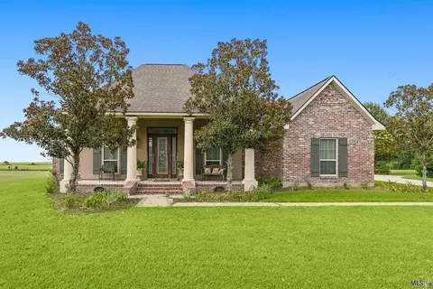 4626 Rebelle Ln, Port Allen, LA 70767