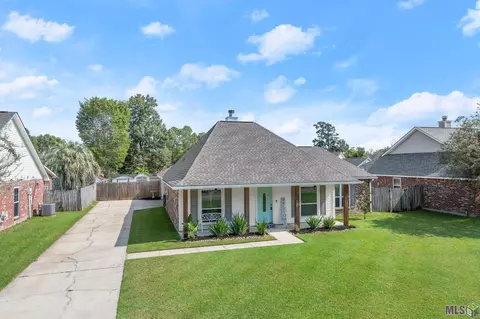 7375 Cherrydale Dr, Denham Springs, LA 70706