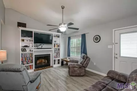 30456 Fairway View Dr, Denham Springs, LA 70726