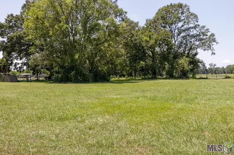 6113 Rougon Rd, Port Allen, LA 70767
