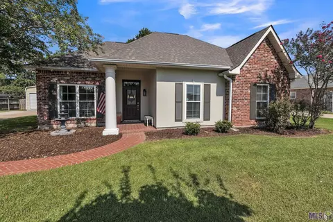 812 Floyd St, Brusly, LA 70719