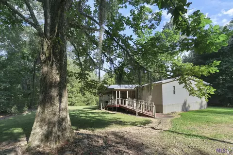 9052 Island Rd, Saint Francisville, LA 70775
