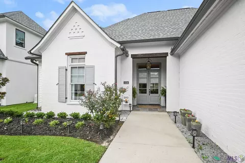 1136 Club Pl, Baton Rouge, LA 70810
