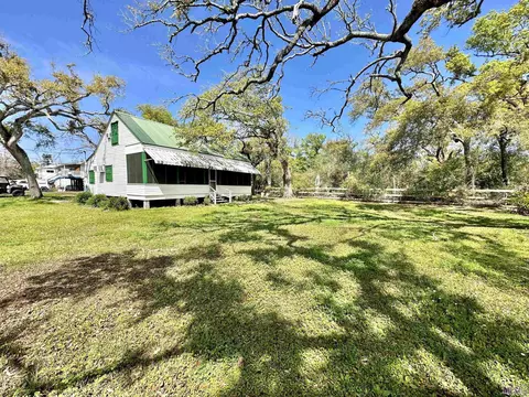 196 Coulon Rigaud Ln, Grand Isle, LA 70358