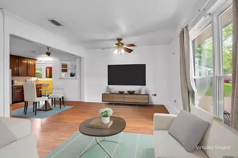 Living - 9492 Wesson St, Baton Rouge, LA 70809 photo 1 of 2