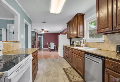 Kitchen - 9492 Wesson St, Baton Rouge, LA 70809 photo 2 of 2