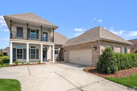 3390 Meadow Grove Dr, Zachary, LA 70791