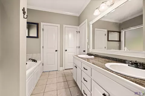 Bath - 15037 Coldwater Dr, Walker, LA 70785 photo 1 of 3