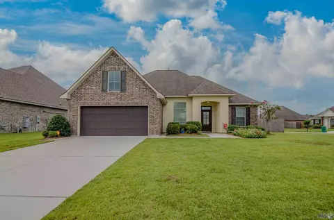 8792 Shephard Dr, Denham Springs, LA 70726