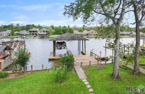 20986 Diversion Canal Rd, Maurepas, LA 70449