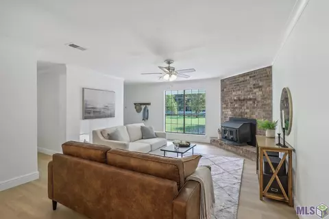 Living - 31005 Walker North Rd, Walker, LA 70785 photo 1 of 2