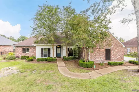 6023 Riverbend Lakes Dr, Baton Rouge, LA 70820