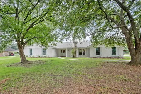 6935 Landmor Dr, Greenwell Springs, LA 70739
