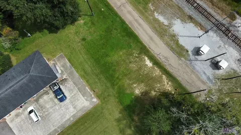 16 N 17 18 N River Rd # A, Denham Springs, LA 70726