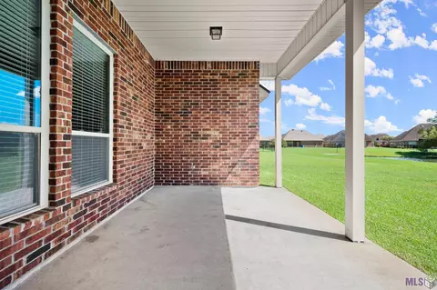 Exterior - 3893 Union Dr, Addis, LA 70710 photo 3 of 5