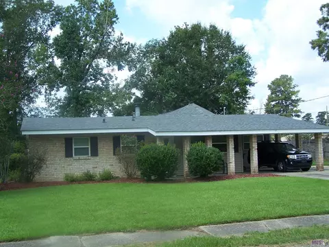2181 S Woodcrest Ave, Denham Springs, LA 70726