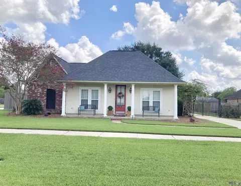 6598 Woodside Dr, Zachary, LA 70791