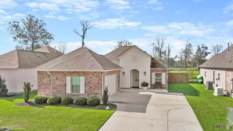 43333 Pond View Dr, Prairieville, LA 70769
