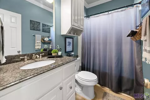 Bath - 13306 Brookcrest Dr, Walker, LA 70785 photo 2 of 3