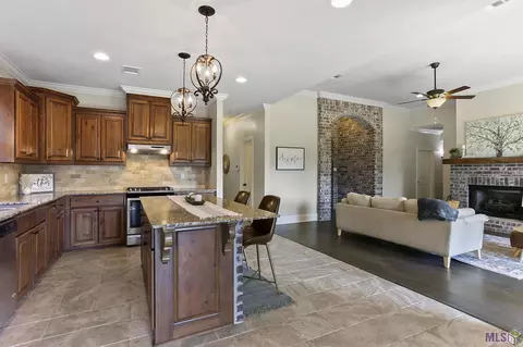 12073 Rotterdam Ave, Geismar, LA 70734