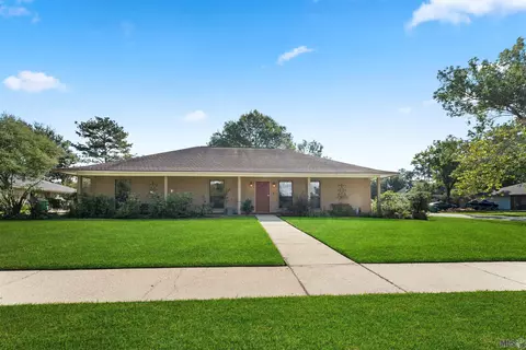 910 Baytree Dr, Denham Springs, LA 70726