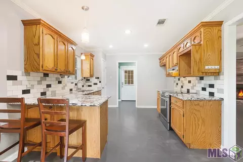 Kitchen - 14121 Meadow Brook Ln, Walker, LA 70785 photo 4 of 4