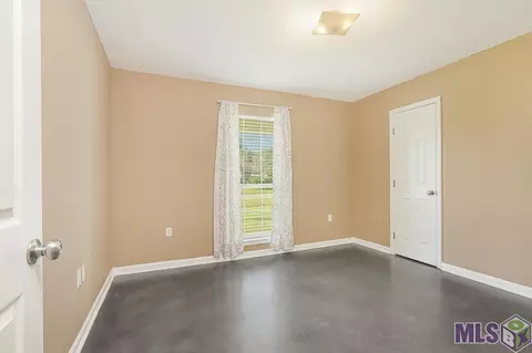 Bedroom - 14121 Meadow Brook Ln, Walker, LA 70785 photo 2 of 2