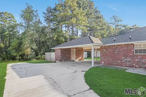 Exterior - 14121 Meadow Brook Ln, Walker, LA 70785 photo 2 of 3