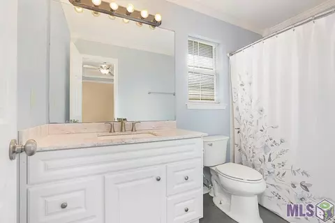 Bath - 14121 Meadow Brook Ln, Walker, LA 70785 photo 1 of 2