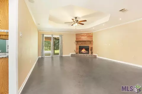 Living - 14121 Meadow Brook Ln, Walker, LA 70785 photo 3 of 3