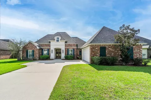 24922 Plantation Lake Ave, Denham Springs, LA 70726