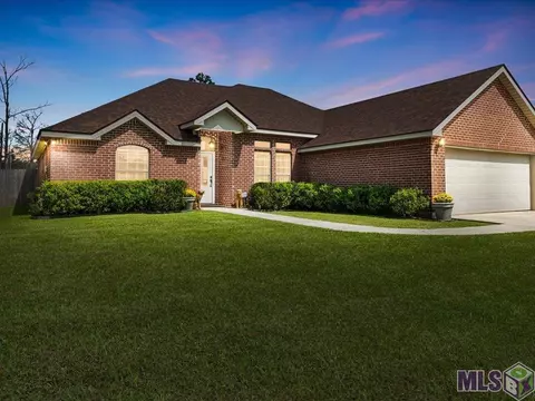 16099 Blue Bayou St, Ponchatoula, LA 70454