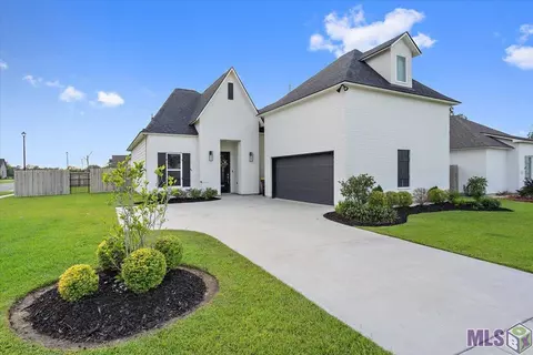 14049 Beverly Park Dr, Gonzales, LA 70737