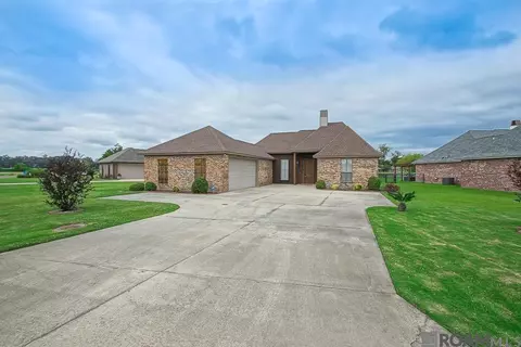 435 Lakeshore Dr, Oscar, LA 70762