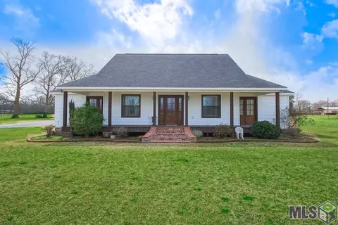 8938 Cabbage Ln, Livonia, LA 70755