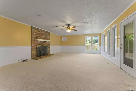 Living - 622 Sherron Ave, Baker, LA 70714 photo 3 of 4