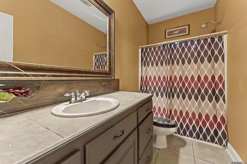 Bath - 13555 Ball Park Rd, Walker, LA 70785 photo 3 of 3