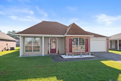 23550 Country Manor Ave, Denham Springs, LA 70726